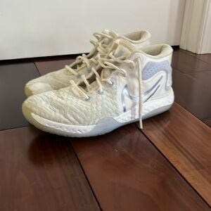 Men’s Nike KD Basketball shoes, size: Women’s 9, color: White/Light Blue